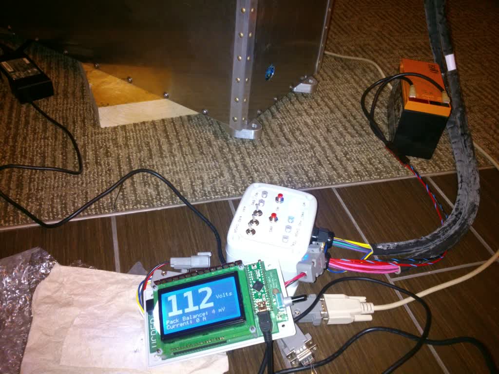 Voltage display while testing with the battery pack